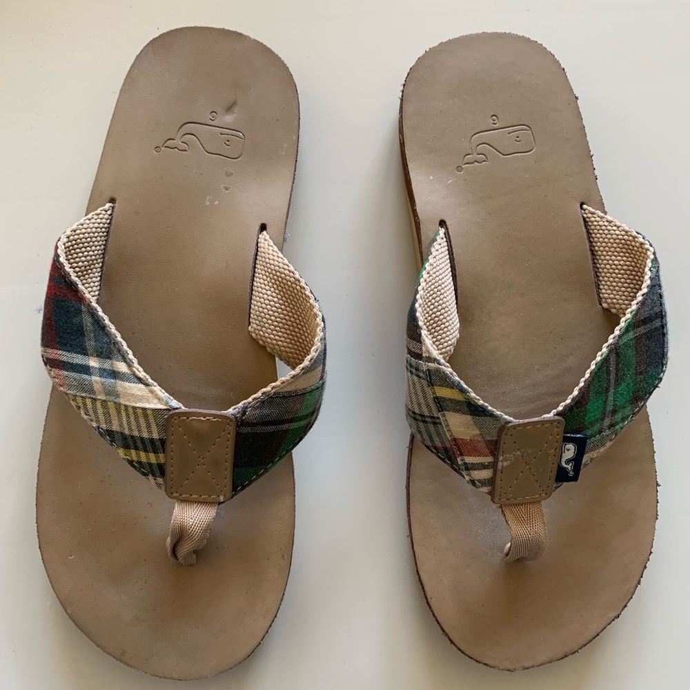 Plaid Vineyard Vines flip flops!